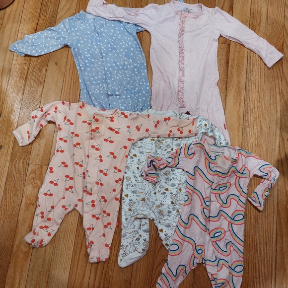Magnetic Me Pajamas 5pc Lot Various Sizes 0-3 / 3-6 / 6-9 Sleep and Play - Picture 1 of 10
